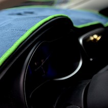 블루코드 섀미 차량용 대쉬보드커버 메탈로고 파스텔 네이비 + 그린, 아우디, S4 (12~13년)_센터스피커-유