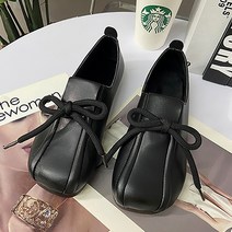 신었을 때 더 귀여운 유니크한 리본 단화 플랫슈즈
