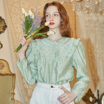 바이탈싸인 Flower Embroidered Pintuck Blouse