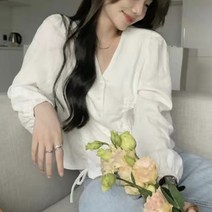 피어니스트 브이넥 스트링 셔링 단추 블라우스