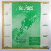 (중고LP)(빈티지 인테리어용 디피용) THE GOONIES O.S.T/ 구니스 영화음악/ 자켓 테두리 얼룩/ 음반 테두리 제작 불량 정상 재생/ 틱 잡음 있음