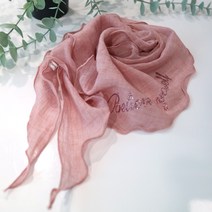 메리앤유 반짝이레터링 포인트 피그먼트 면삼각스카프