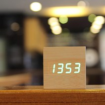 넥스원 정사각 미니 LED 나무시계, 오크