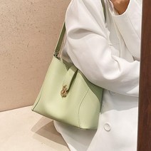 대행사 이보영 가방 수공예 숄더백 고아인 호보백 비건 여대생 나들이 문가영 복주머니 금새록 새들백 디자이너브랜드 레더백 퀼팅백