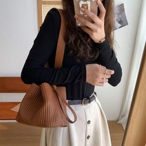 무드무드 퍼닝 플리츠 버킷백