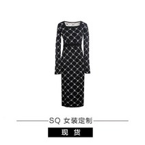 한예슬 사복패션 초승달 패턴 블랙 긴팔 롱 니트 원피스