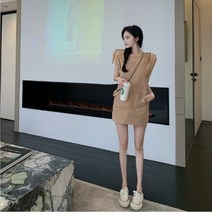 V넥 출근룩 플라워 상하의 라운드 반바지 데이트룩 시크 소녀 키 작은 줄임 벨티드 스커트 캐주얼 이너 민소매 톱