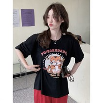 데일리룩 하복 심플호랑이띠 부자 레터링 프린트 루즈핏 반팔 티셔츠 상의 인플루언서 틱톡커