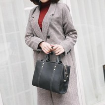 중년여자 외출 모임룩 세련된 숄더백 20대여자가방