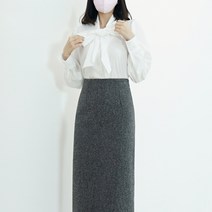 롱 타이 왕리본 스트랩 어깨 셔링 블라우스 여성스러운 오피스룩 하객패션 블랙 아이보리