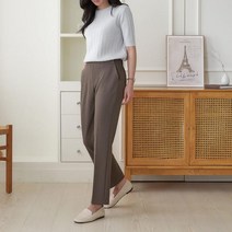 여자 가을 직장인 출근룩 앞선 슬림핏 슬랙스