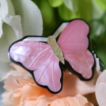 셀럽하우스 핑크 나비 자개 브로치