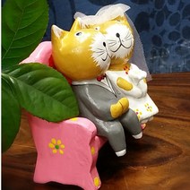 신랑신부 피규어 고양이 목각인형 핑크벤치