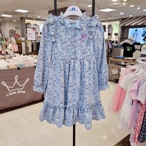 쁘띠앙팡 산본점 #봄 가을 초특가세일# 살랑살랑 부드러운 착용감에 소재감좋은 라라원피스에요^^ 잔잔한 플라워 패턴에 러블리한 프릴로 예쁘고 편하게입는 데일리원피스