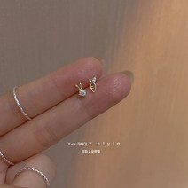 토끼귀걸이 명품귀걸이 토끼해 쥬얼리 고급 귀걸이 귀찌 작은 토끼 비대칭 틈새 디자인 센스 s925 스털링 실버 귀걸이 14k 골드 도금 귀여운 귀걸이 여자 여름 스타일