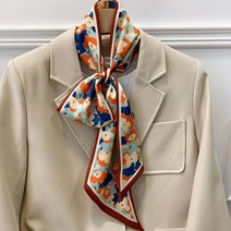 홀리지 모틴 화사한 플라워 숏 스카프