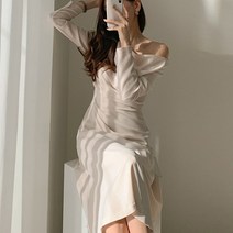 [랜덤플레이] 언발 오프숄더 여신룩 셔링 하늘하늘 원피스