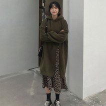 허그허그 / 레오파드 트임 후드 배색 기모 원피스