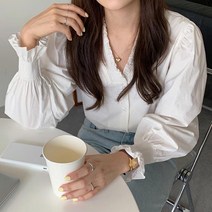 오피스룩코디 브이넥 스모크 밴딩 노카라 블라우스