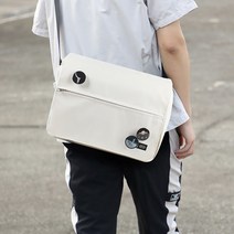 남여공용 학생 캐주얼 크로스백 뱃지 메신저백 개강룩스타일리쉬슬링백 남친룩 대 직장인 힌한스-735056NH
