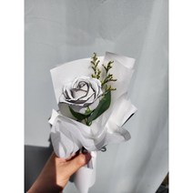 비누꽃 한송이 라인장미 꽃다발, 회색, 흰색