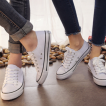 남성 여성 공용 레드 블랙 네이비 화이트 데일리 캔버스화 학생용 성인용 깔끔한 사계절 단화 스니커즈