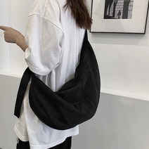 【검정 숄더 크로스 가방 여행용 워크샵 직장인 패션】 공항패션크로스백