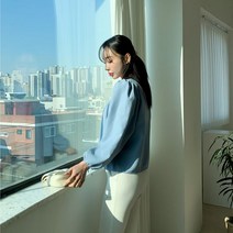 오슈 여성 페미닌 데일리 심플한 모던 라운드 프릴 블라우스