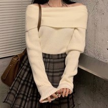 [랜덤플레이] 오프숄더 데일리 여친룩 롱 소매 골지 스웨터