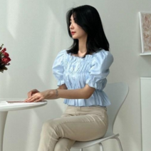 투디 스모크 밴딩 스퀘어넥 링클 프릴 오프숄더 블라우스