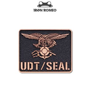 IRON ROMEO 아이언 로미오 [안전발전소] 473 UDT SEAL LEATER - 인조가죽 엠블럼 스퀘어