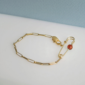 clip red bracelet