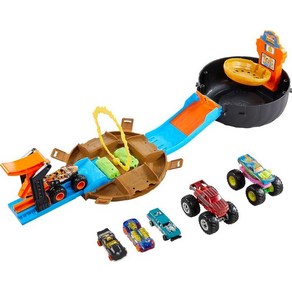 Hot Wheels Monste Tucks 스턴트 타이어 놀이 세트 장난감 몬스터 트럭 3개 및 Hot Wheels 장난감 자동차 4개 포함 1:64 스케일 [아마존 독점], 플레이세트