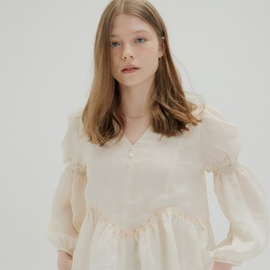 오앨 LACE SMOKE SHIRRING BLOUSE