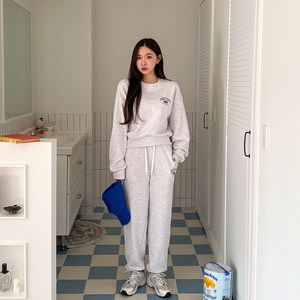 시크블랙 데이틴 레터 프린팅 데일리 맨투맨 + 리본 조거 팬츠 세트 cpset2486k2c