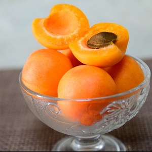 신선팜] 새콤달콤 경북 햇 살구, 1박스, 1kg / 중대과 / 13-27과