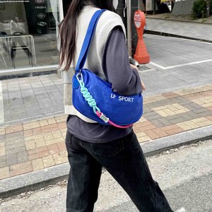 [꽈배기스트랩포함] 프라원단 반달 숄더 크로스백 가벼운가방 공용