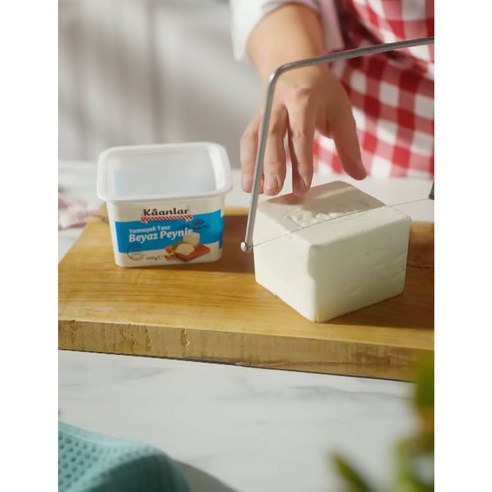 Kaanlar Soft White Cheese in Traditional Turkish Style 카날라의 전통 터키 스타일 부드러운 화이트 치즈