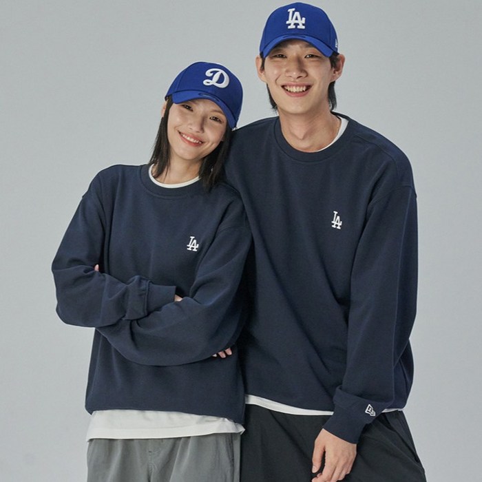 뉴에라 남녀공용 MLB 스몰로고 뉴욕 양키스 맨투맨 1488156