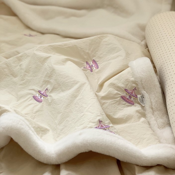 어텀31 회전목마 자수 아기 극세사 블랭킷 어텀31 회전목마 자수 아기 극세사 블랭킷