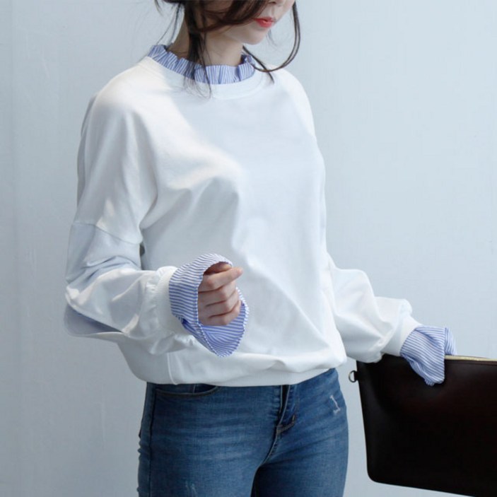 더홀릭 프릴 맨투맨