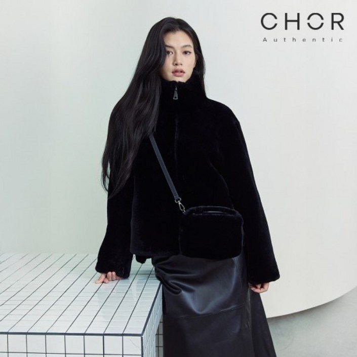 코어 어센틱 25FW 리얼 하이넥 무스탕미니백