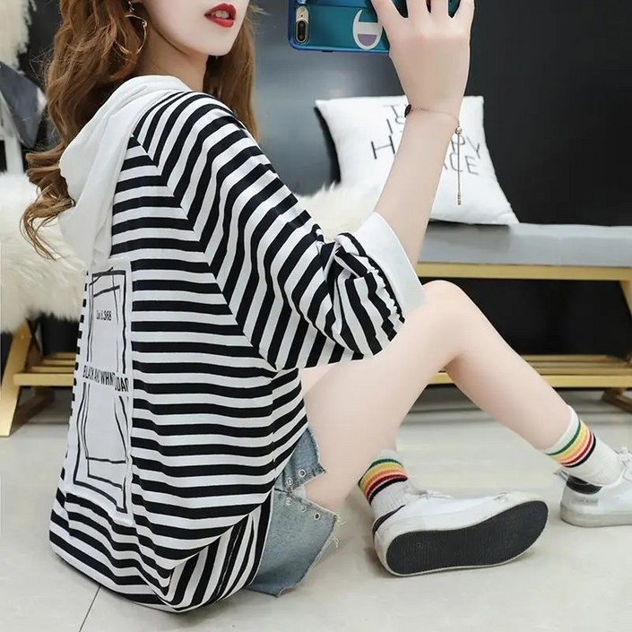 여성용 여름 루즈핏 줄무늬 7부 반팔 후드티셔츠 여성용 여름 루즈핏 줄무늬 7부 반팔 후드티셔츠