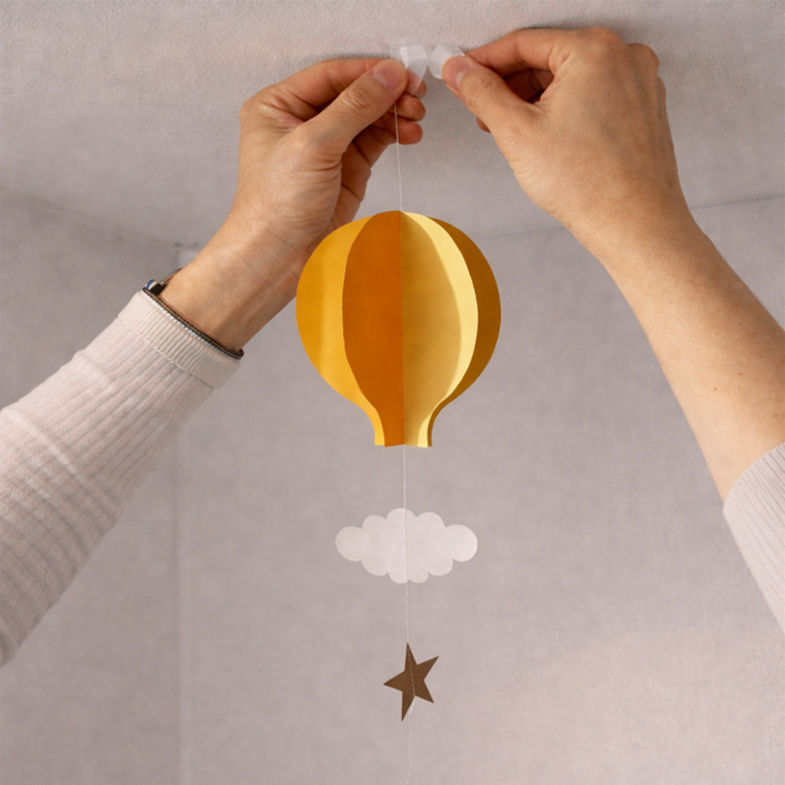 왓위셀 열기구 모빌 봄 인테리어