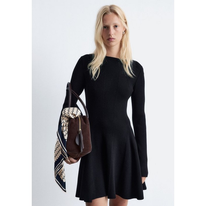 앤아더스토리즈 여성 스웨터 니트 원피스 드레스 블랙 982638 관부가세포함가