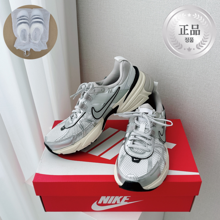 [정품보장] NIKE 나이키 V2K 런 RUN 런닝화 운동화 스니커즈 트레이닝화 남여공용 커플운동화 SGK0911D1 MANOL파우치증정