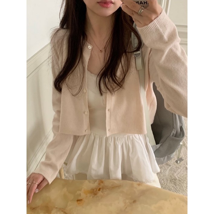 [당배] 여성 PYT 프리티영띵 엘빈 크롭 가디건 울니트 자개단추