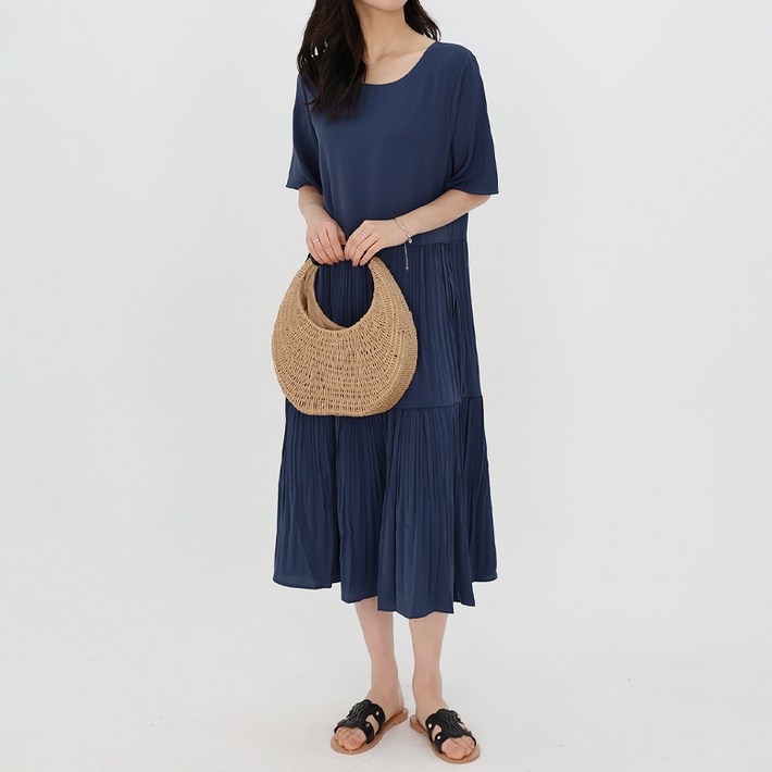 모이르벨라 젬마 라운드넥 플리츠 롱 원피스 T24SS2A0062