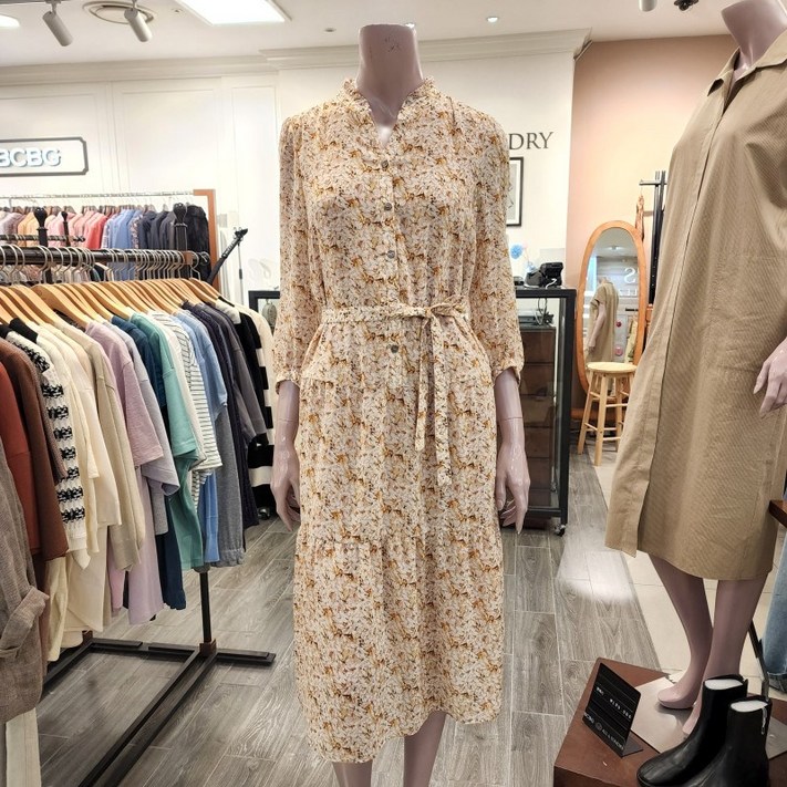 BCBG 올앤선드리 A네크 셔링프린트OP A2M4G681 BCBG 올앤선드리 A네크 셔링프린트OP A2M4G681