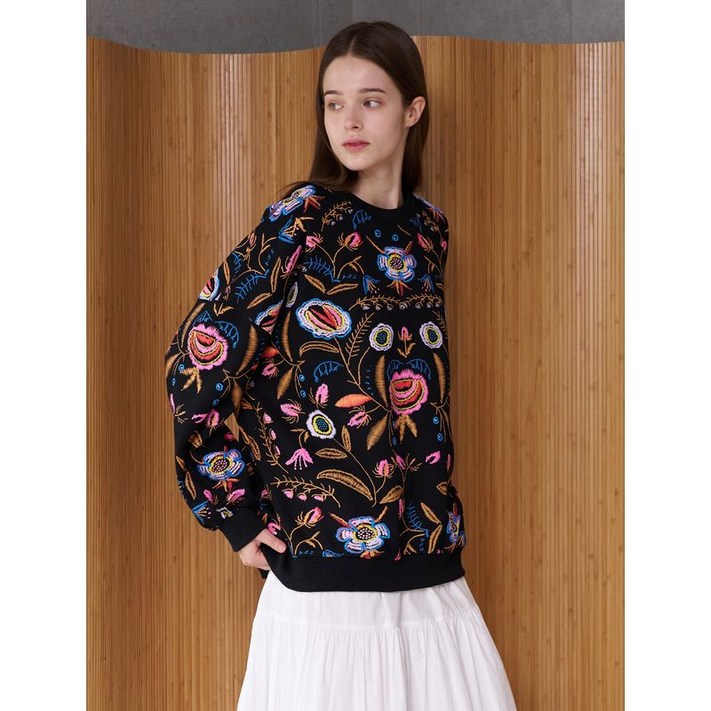 비엔엑스 플라워 패턴 자수 라운드넥 긴팔 티셔츠 BX3TS007L0